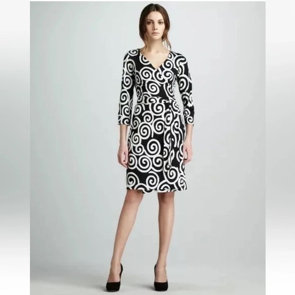 Diane Von Furstenberg Dresses & Skirts - Diane von Furstenberg Wrap Dress 4 Silk New Julian Two Vintage Abstract Classic